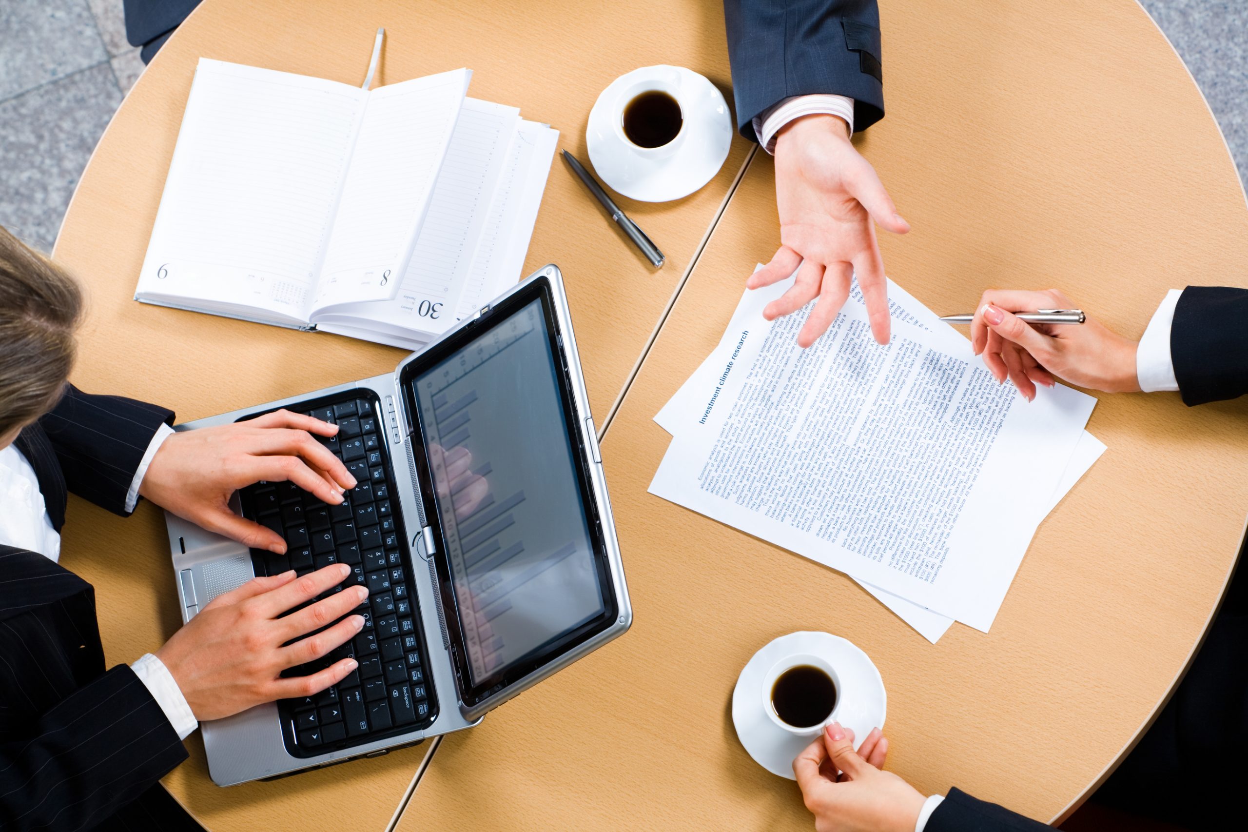 enterprise shipping | image of people around a table